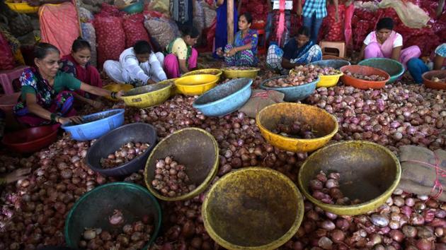 Prices of onion soared up to Rs 50 per kg in cities. (Bachchan Kumar/HT File Photo) Prices of onion soared up to Rs 50 per kg in cities. (Bachchan Kumar/HT File Photo)