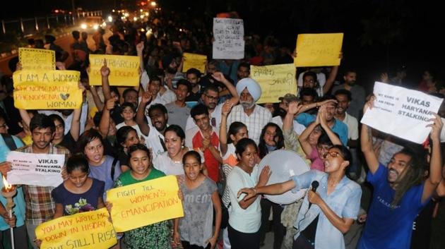 The participants were mobilised through a page created four days back on social media site, Facebook, in the backdrop of Varnika Kundu stalking. (Anil Dayal/HT) The participants were mobilised through a page created four days back on social media site, Facebook, in the backdrop of Varnika Kundu stalking. (Anil Dayal/HT)