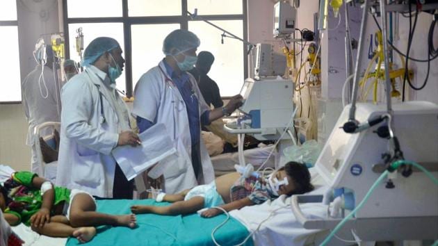 Children admitted in the encephalitis ward of the state-run Baba Raghav Das Medical College.(PTI Photo)