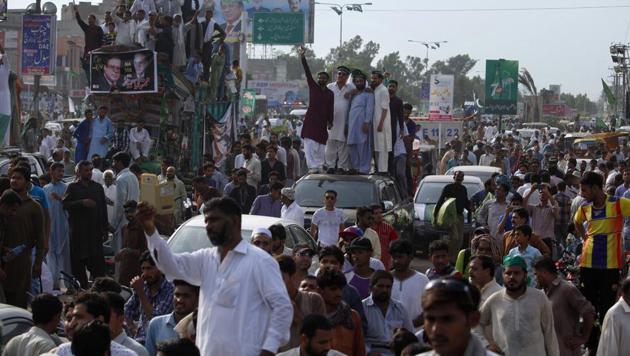 Supporters of deposed Pakistani Prime Minister Nawaz Sharif listen the speech of their leader during a rally in Gujrat, Pakistan, Friday, Aug. 11, 2017. (AP Photo) Supporters of deposed Pakistani Prime Minister Nawaz Sharif listen the speech of their leader during a rally in Gujrat, Pakistan, Friday, Aug. 11, 2017. (AP Photo)