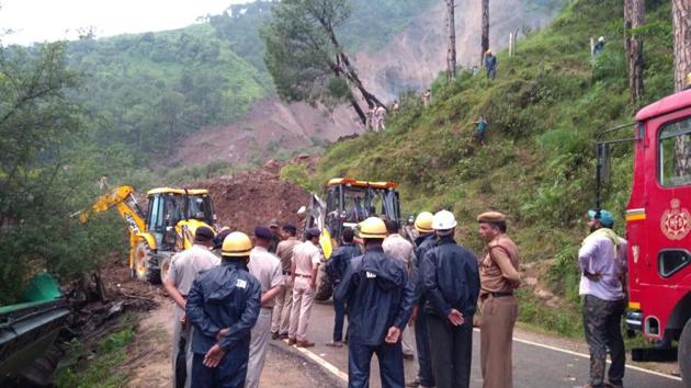 Officials carry out rescue work after a landslide in Himachal Pradesh’s Mandi district on Sunday morning. (HT Photo)