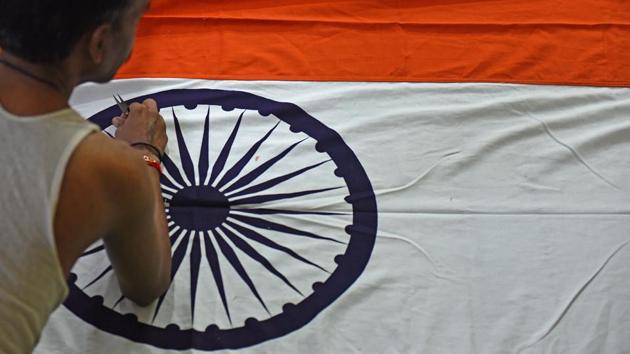 Each flag gets finishing touches. (Satyabrata Tripathy/HT)