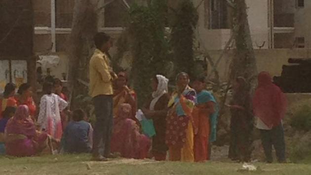 Helps outside residential complexes. Helps outside residential complexes.