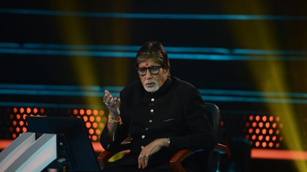Amitabh Bachchan on the sets of Kaun Banega Crorepati 9.(Twitter)