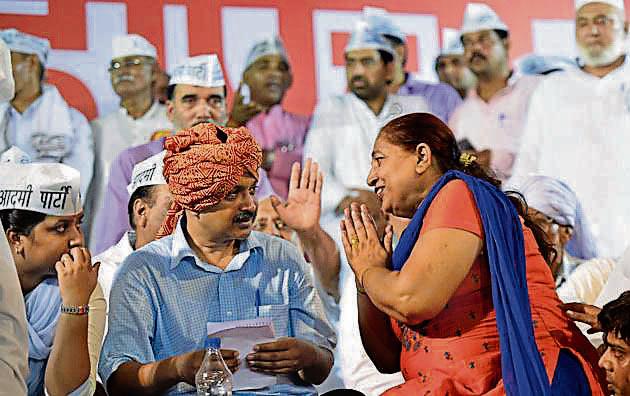 Delhi Chief Minister Arvind Kejriwal addressed the people at a Gaon Panchayat meeting in Bawana. Bypoll at the constituency will be held on August 24.(Vipin Kumar/HT Photo)