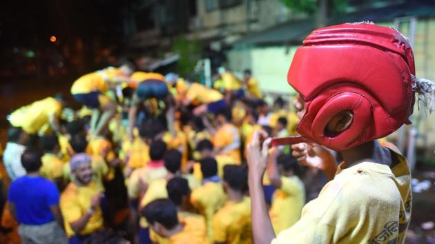 Safety first: Riddhi Chavarkar gets ready to take her place at the top of the pyramid. (Pratik Chorge/HT) 