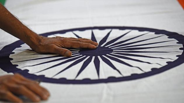 Workers brush their hands over the cloth to remove any extra threads. (Satyabrata Tripathy/HT)