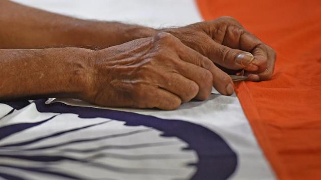 Any extra fabric is promptly snipped. (Satyabrata Tripathy/HT)