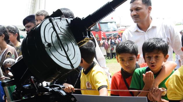 Two kids exclaim in awe after seeing some of Indian army’s most complicated ammunition at the 'Know Your Army' exhibition. (HT PHOTO)