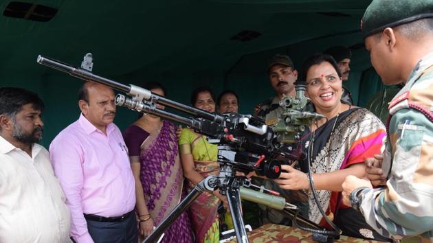 An army personnel explains the working of a rifle to a visitor at the ‘Know Your Army' exhibition at H A ground Pimpri. (HT PHOTO)