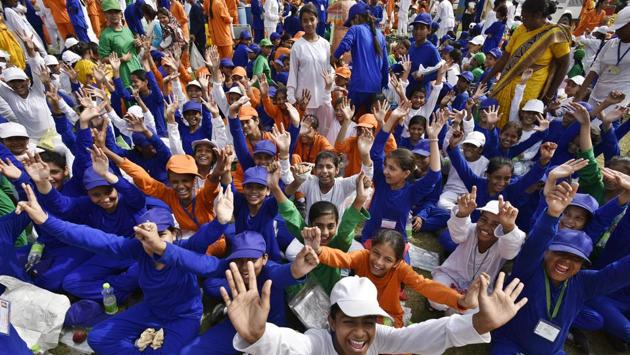 School children take part in the full dress rehearsals at Red Fort ahead of the 71st Independence Day on August 15th. (Raj K Raj/HT PHOTO)