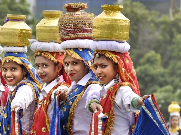Students take part in full dress rehearsal for the Independence Day function. (Sanjeev Verma/HT PHOTO) Students take part in full dress rehearsal for the Independence Day function. (Sanjeev Verma/HT PHOTO)