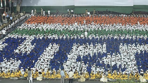 Schoolchildren take part in the full dress rehearsal for Independence Day function at the Red Fort in New Delhi on Sunday.(Raj K Raj/HT Photo)
