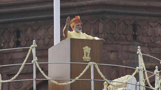The Prime Minister then delivered an address to the nation. He highlighted the fact that this is a special year, marking the 75th anniversary of Quit India, 100th anniversary of Champaran Satyagraha and the 125th anniversary of Ganesh Utsav. Modi also spoke of the need ‘to take the country ahead with the determination of creating a ‘New India’. (Sonu Mehta / HT Photo)