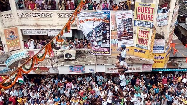 A group in action at Dadar. (Kunal Patil/HT) A group in action at Dadar. (Kunal Patil/HT)