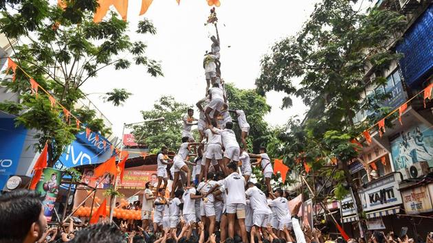 This is how we do it. A group in Dadar. (Aalok Soni/HT Photo)