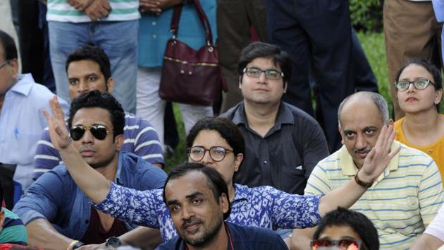 Hundreds of homebuyers assemble at Sector 15A park to protest against Jaypee Infratech on Tuesday. (Sunil Ghosh /HT Photo) Hundreds of homebuyers assemble at Sector 15A park to protest against Jaypee Infratech on Tuesday. (Sunil Ghosh /HT Photo)