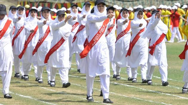 Kashmiri schoolgirls march as they take part in Independence Day celebrations in Srinagar on Tuesday.(Waseem Andrabi/HT Photo)