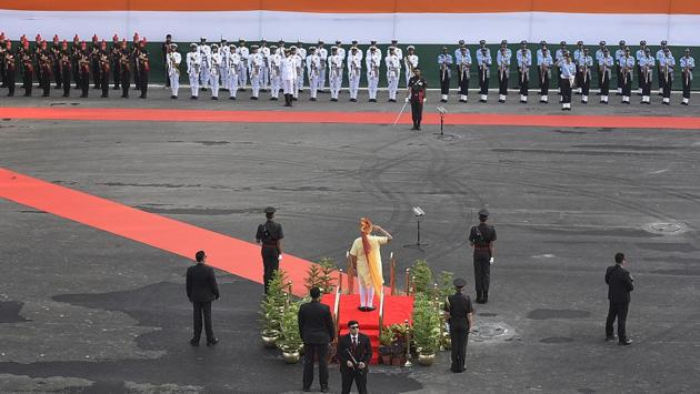 Special Protection Group (SPG) agents kept watch as Narendra Modi (C, on podium) attended the Independence Day celebrations. Officials said anti-aircraft and anti-drone guns were deployed in and around Red Fort. An additional 500 closed-circuit television and high-resolution cameras were placed in and around Red Fort. (Raj K Raj / HT Photo)