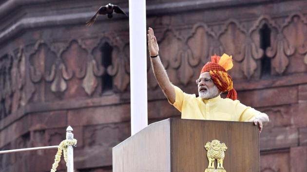 Addressing the need for a change in the attitudes towards the issues of nation building Modi said ‘We have to drop this ‘chalta hai’ attitude. We have to think of ‘badal sakta hai’- this attitude will help us as a nation’. The Prime Minister wrapped his Independence Day address at Red Fort with chants of ‘Jai Hind’, ‘Vande Mataram’, ‘Bharat Mata ki jai’. (Arun Sharma / HT Photo)