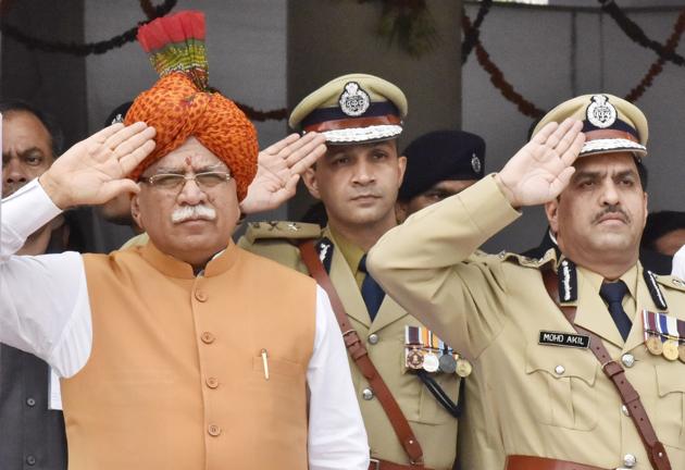 Haryana CM Manohar Lal Khattar hosting flag on Independence Day celebrations at Tau Devi Lal stadium. (Sanjeev Verma/HT PHOTO) Haryana CM Manohar Lal Khattar hosting flag on Independence Day celebrations at Tau Devi Lal stadium. (Sanjeev Verma/HT PHOTO)
