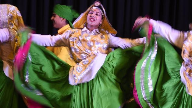 Students perform a song and dance routine in celebration of India’s 71st Independence Day in New Delhi. (Arvind Yadav/HT PHOTO) Students perform a song and dance routine in celebration of India’s 71st Independence Day in New Delhi. (Arvind Yadav/HT PHOTO)