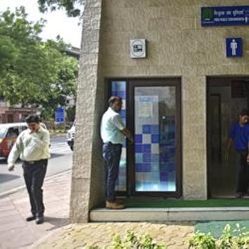 The municipal corporations have so far accessed 2,312 applications, of which 378 received from areas under North Corporation, 1905 under South and 29 under East Delhi Municipal Corporation.(Ravi Choudhary/HT PHOTO)