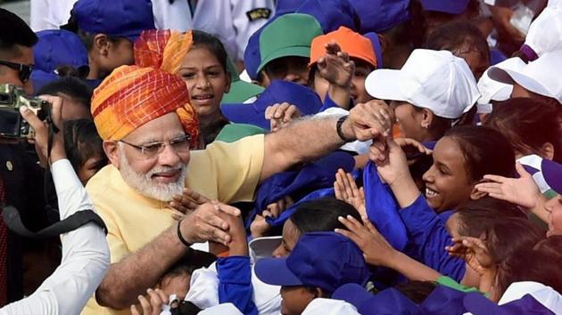 Prime Minister Narendra Modi interacts with the schoolchildren after addressing the nation on the 71st Independence Day in New Delhi on Tuesday.(PTI Photo)