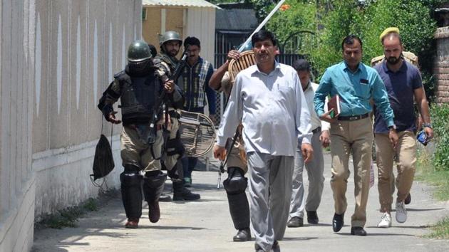 An NIA team carries out a raid in Srinagar in June.(HT File Photo)