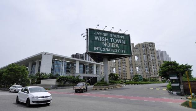 Around 30,000 homebuyers have made investments in two housing projects of Jaypee Group — Aman and Wish Town — located along the Noida Expressway.(Sunil Ghosh/ HT)