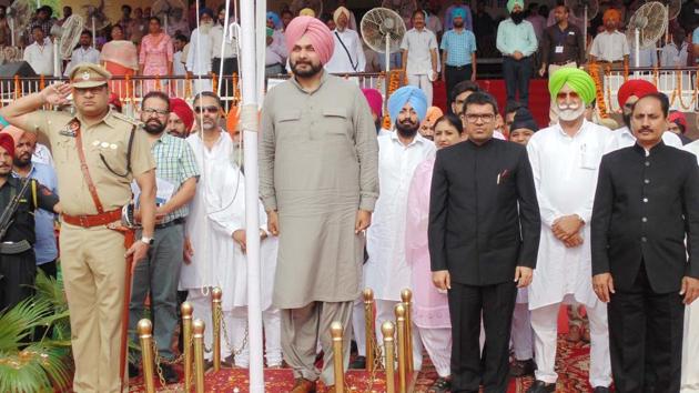 Punjab cabinet minister Navjot Singh Sidhu taking the guard of honour during the Independence Day function at Ferozepur. (HT Photo) Punjab cabinet minister Navjot Singh Sidhu taking the guard of honour during the Independence Day function at Ferozepur. (HT Photo)