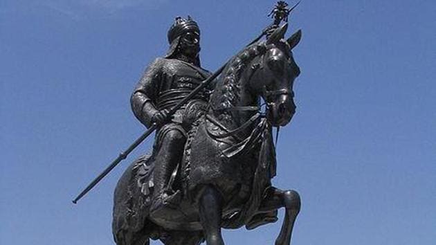 A statue of Maharana Pratap of Mewar, commemorating the Battle of Haldighati, at City Palace in Udaipur.(Wikimedia Commons)