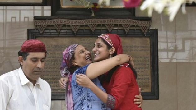 Parsis at an agiary on Thursday. (Anshuman Poyrekar/HT) Parsis at an agiary on Thursday. (Anshuman Poyrekar/HT)