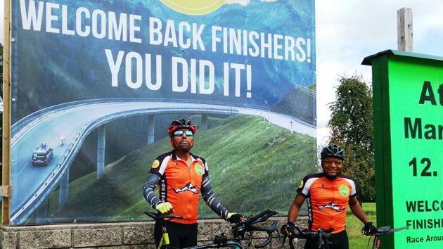 Bharat Pannu and Darshan Dubey took 4 days, 3 hours and 53 minutes to finish the race and were placed 5th in their category. (HT PHOTO) Bharat Pannu and Darshan Dubey took 4 days, 3 hours and 53 minutes to finish the race and were placed 5th in their category. (HT PHOTO)