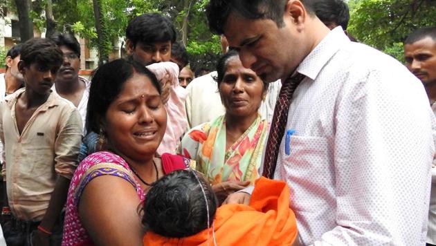 This file photo taken on August 12 shows relatives mourning the death of a child at the Baba Raghav Das Hospital in Gorakhpur. (AFP File Photo) This file photo taken on August 12 shows relatives mourning the death of a child at the Baba Raghav Das Hospital in Gorakhpur. (AFP File Photo)
