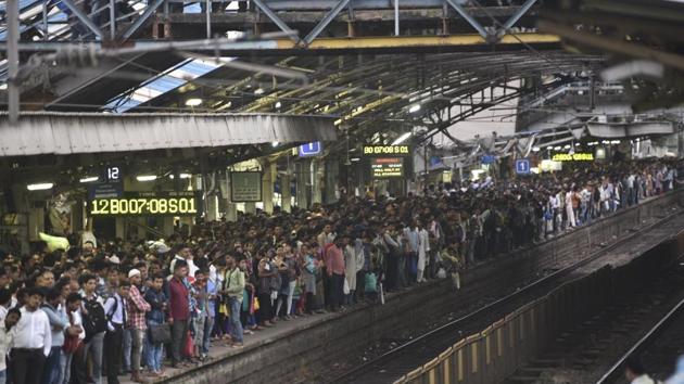 Now, Mumbaiites have to pay Re1 to use urinals at Churchgate, Charni ...