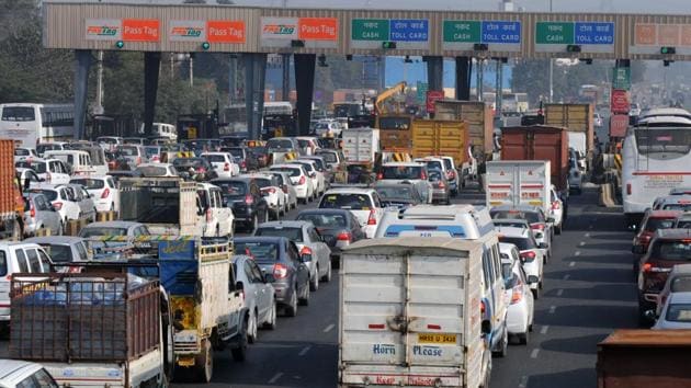 Long traffic queues line up at the Kherki Daula toll plaza in Gurgaon. (HT File Photo) Long traffic queues line up at the Kherki Daula toll plaza in Gurgaon. (HT File Photo)