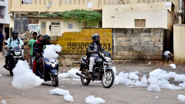 One among Bengaluru’s nearly 600, Bellandur Lake has become a symbol of the city’s struggle with waste management. Waves of froth were seen spewing again this week, spilling onto roads and carried by winds blanketing cars and leaving neighbourhoods with a severe stink. Residents report ‘terrible stench’ as fresh frothing washes over all efforts to clean the lake that has been polluted by sewage and industrial effluents. (Arijit Sen/HT Photo)