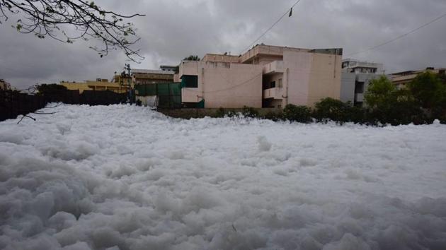 The froth has also caught fire on earlier occasions during the past three years causing alarm for residents and environmentalists. (Arijit Sen/HT Photo)