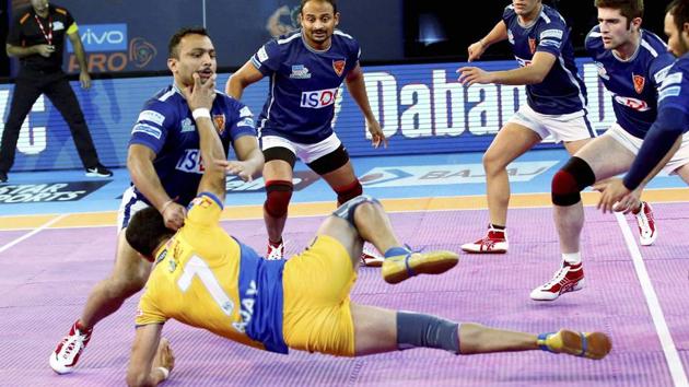 Dabang Delhi secured their second consecutive win in the Pro-Kabaddi League with a narrow 30-29 win over Tamil Thalaivas (PTI) Dabang Delhi secured their second consecutive win in the Pro-Kabaddi League with a narrow 30-29 win over Tamil Thalaivas (PTI)