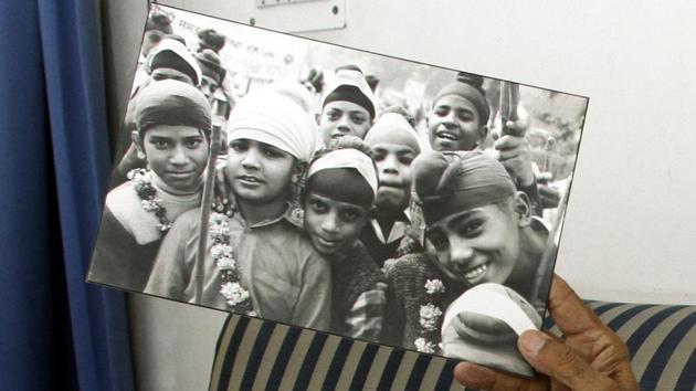 Remembering him, World Press Photo Awardee Bhawan Singh, said, ‘he was the best photographer for creative work. He had a knack for daily life photos.’ Raghu Rai adds, ‘We talk of ‘influences’ today but at that time there was no one to be influenced by. Photography then was just romanticism or pictoralism – it meant taking pictures of gnarled trees, pretty women, old men and children. He was the first one to stand against this trend. His portraits had emotion, his landscapes were meaningfully done.’