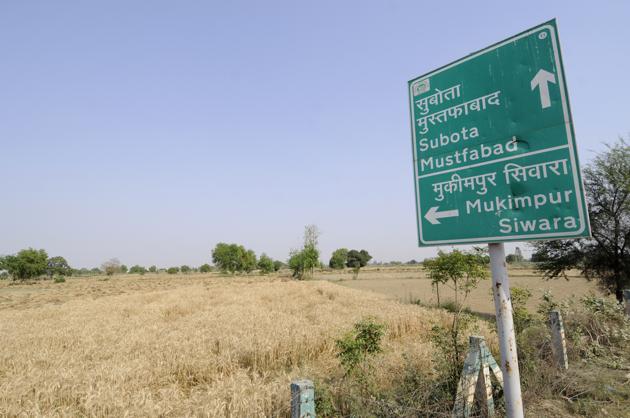 Proposed land for Jewar Airport project along Yamuna Expressway. (Burhaan Kinu/HT Photo) Proposed land for Jewar Airport project along Yamuna Expressway. (Burhaan Kinu/HT Photo)