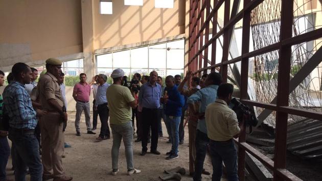 The injured workers were rushed to a nearby hospital in ambulances and PCR vans. (Sunil Ghosh/HT Photo) The injured workers were rushed to a nearby hospital in ambulances and PCR vans. (Sunil Ghosh/HT Photo)