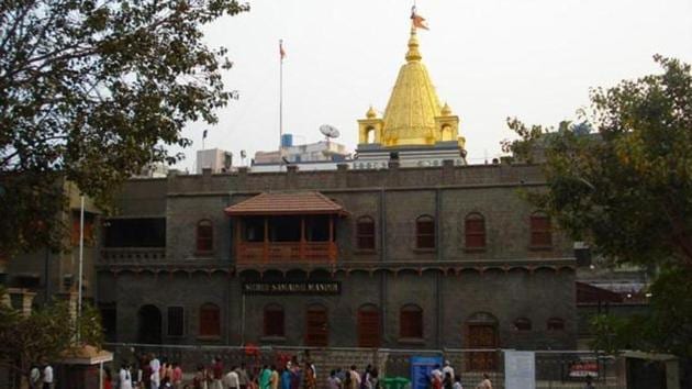 As many as 1 lakh devotees visit the shrine of the 19th century saint Sai Baba daily.(HT File) As many as 1 lakh devotees visit the shrine of the 19th century saint Sai Baba daily.(HT File)
