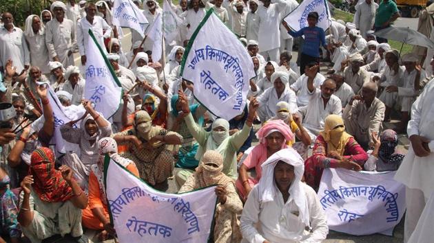 Earlier, farmers had postponed their agitation till August 13 following assurances that the matter will be taken up with Chief Minister Vasundhara Raje. (HT File Photo) Earlier, farmers had postponed their agitation till August 13 following assurances that the matter will be taken up with Chief Minister Vasundhara Raje. (HT File Photo)