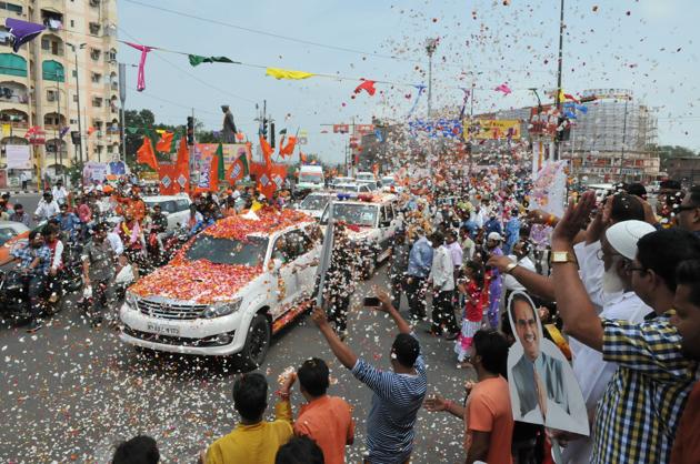 BJP national president Amit Shah being welcomed by party supporters in Bhopal on Friday. He is on a three-day visit to Madhya Pradesh . (Mujeeb Faruqui/HT Photo) BJP national president Amit Shah being welcomed by party supporters in Bhopal on Friday. He is on a three-day visit to Madhya Pradesh . (Mujeeb Faruqui/HT Photo)