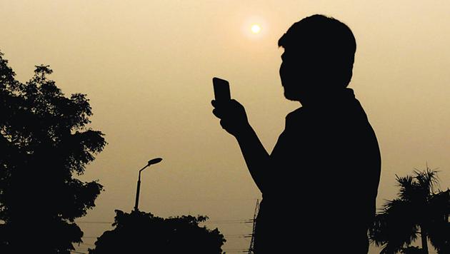 Under the previous quality of service rules, penalty on call drop was Rs 1 lakh per violation. (HT file photo) Under the previous quality of service rules, penalty on call drop was Rs 1 lakh per violation. (HT file photo)