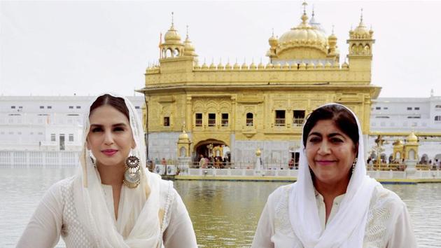 Huma Saleem Qureshi with director Gurinder Chadha paying obeisance at Golden temple during their visit to promote upcoming film Partition 1947 in Amritsar. (PTI) Huma Saleem Qureshi with director Gurinder Chadha paying obeisance at Golden temple during their visit to promote upcoming film Partition 1947 in Amritsar. (PTI)
