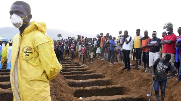 Sierra Leone races against time in a bid to avoid fresh landslides only days after a devastating mudslide on the outskirts of the capital Freetown claimed more than 400 lives with 109 among them children. Authorities have begun evacuation processes around the site of Monday’s landslide at Mount Sugar Loaf, about eight kilometres outside the capital, after examining drone images and the possibility of fresh rains. (Seyllou / AFP)