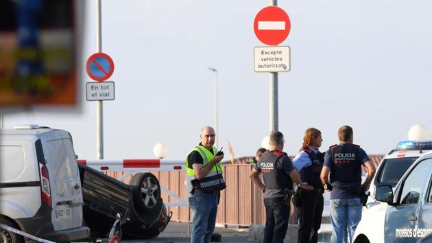 Policemen stand by a car involved in a terrorist attack in Cambrils, a city 120 kilometres south of Barcelona, on August 18. (AFP Photo) Policemen stand by a car involved in a terrorist attack in Cambrils, a city 120 kilometres south of Barcelona, on August 18. (AFP Photo)